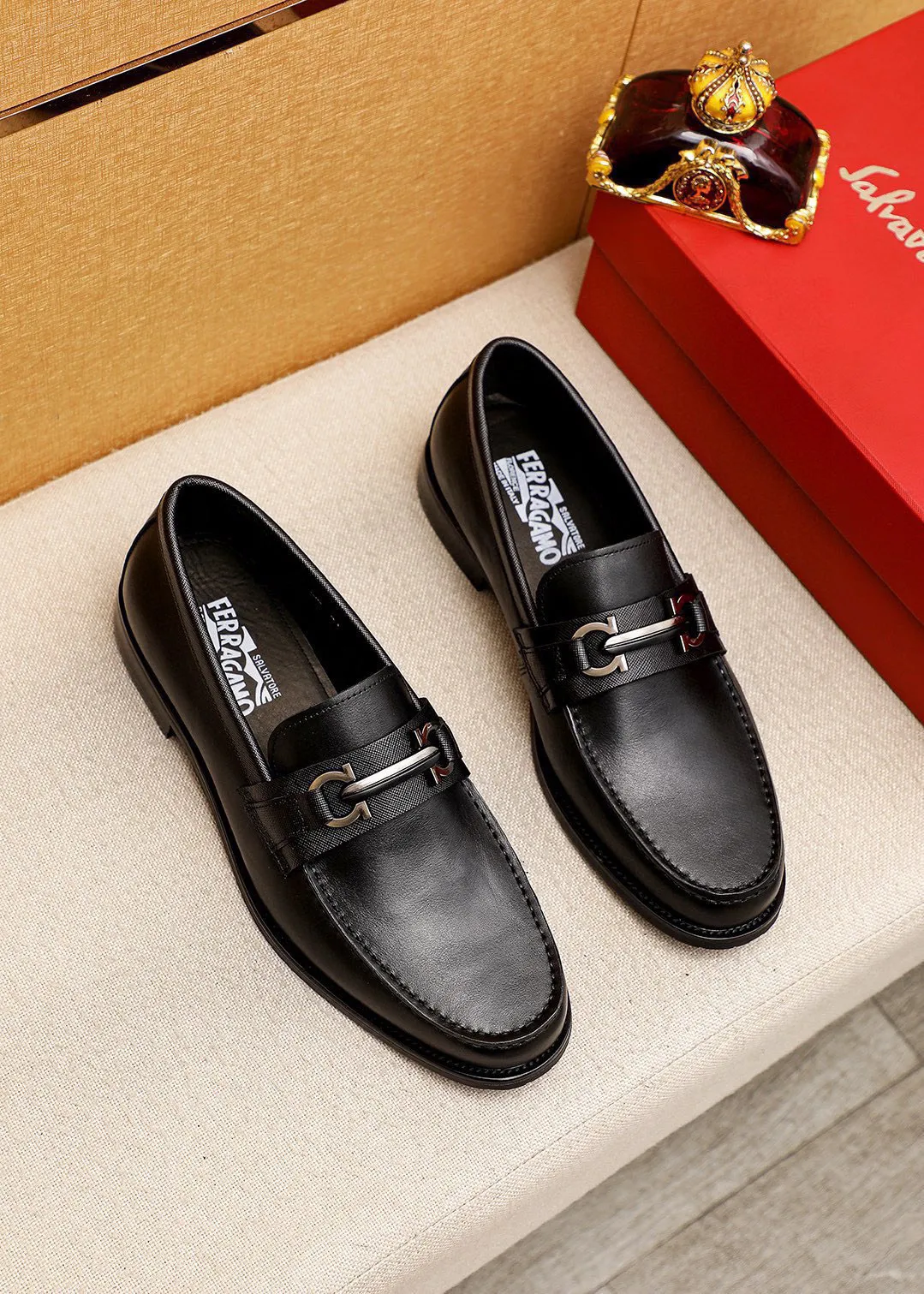 Men's shoes💰460💐 Product trademark: Ferragamo "Ferragamo" casual leather shoes Regular size: 38-44 (45.46🉑️customized) Product materials: Selected imported first-layer calfskin upper + luxury hardware buckle, imported water-dyed cowhide leather lining. Strong three-dimensional visual effect, original outsole color: 1⃣️color optional